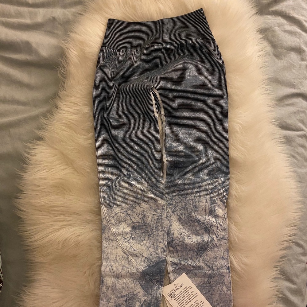 Lululemon ebb to train tight, 4, fits ~size 2, NWT